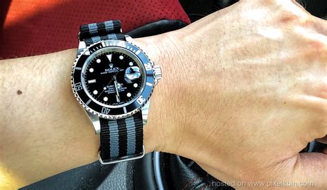 changing strap on rolex submariner|rolex submariner on nato strap.